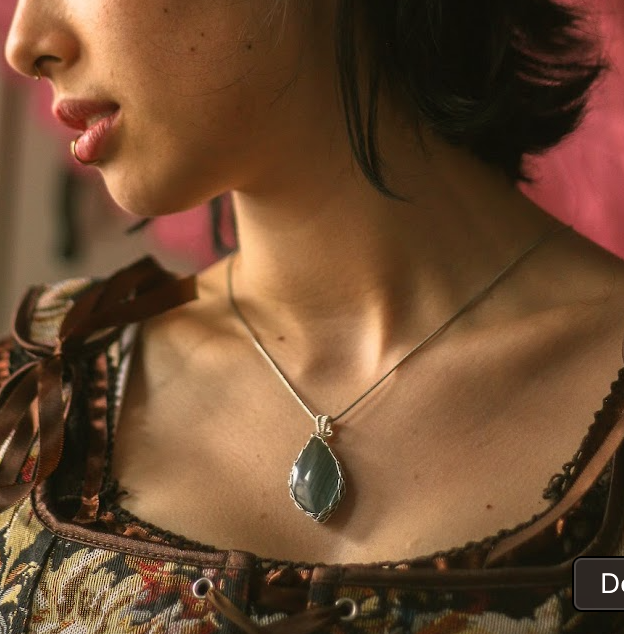 Hand-set Labradorite ❤︎ necklace